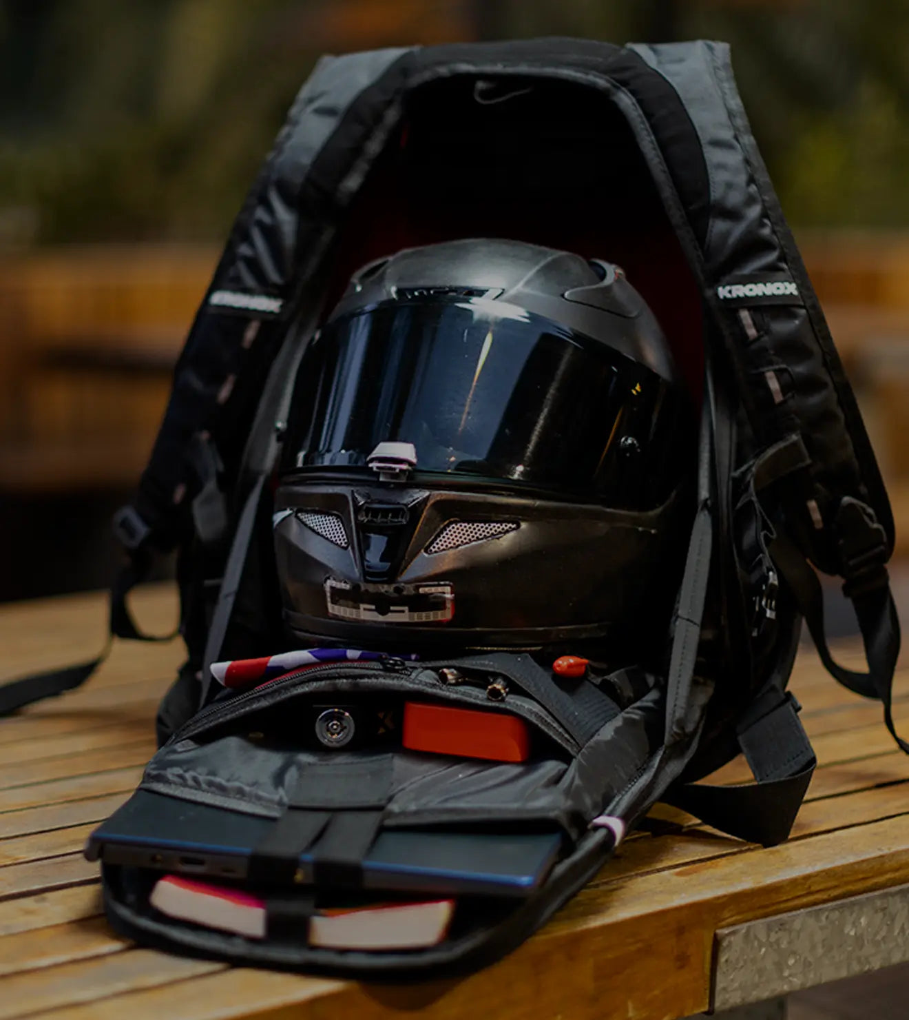 Kronox's luggage